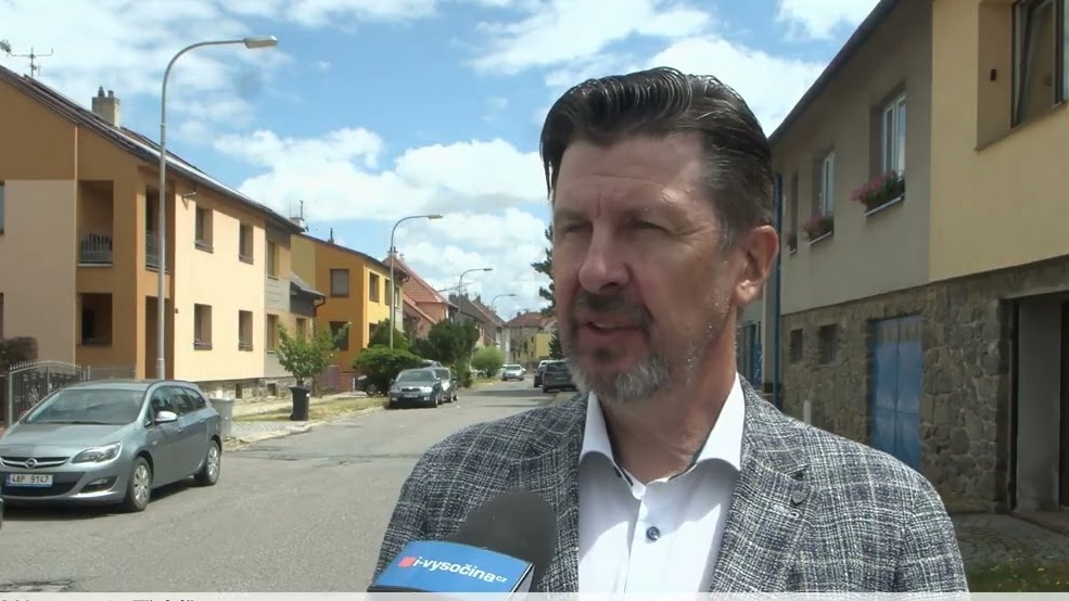 Třebíč obnovuje Kosmákovu ulici: Místo záplatování dostane komunikace nový asfaltový povrch
