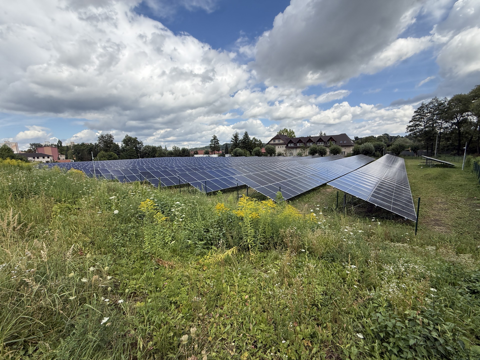 JRD spustila v Českém Těšíně solární elektrárnu s baterií za 70 milionů korun