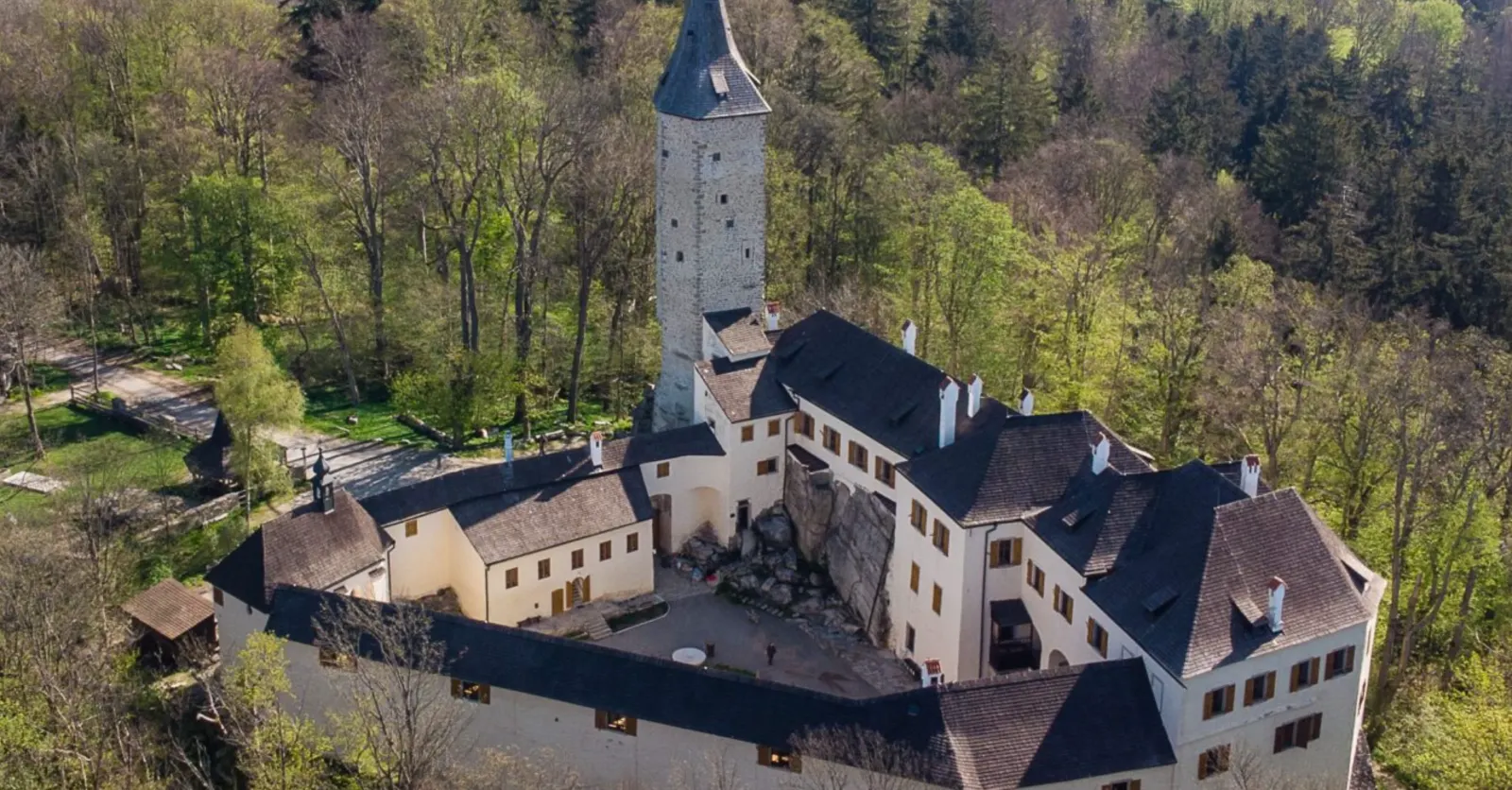 Hrad Roštejn láká na detektivní hry a QR kódy, loni přilákal 31 tisíc lidí