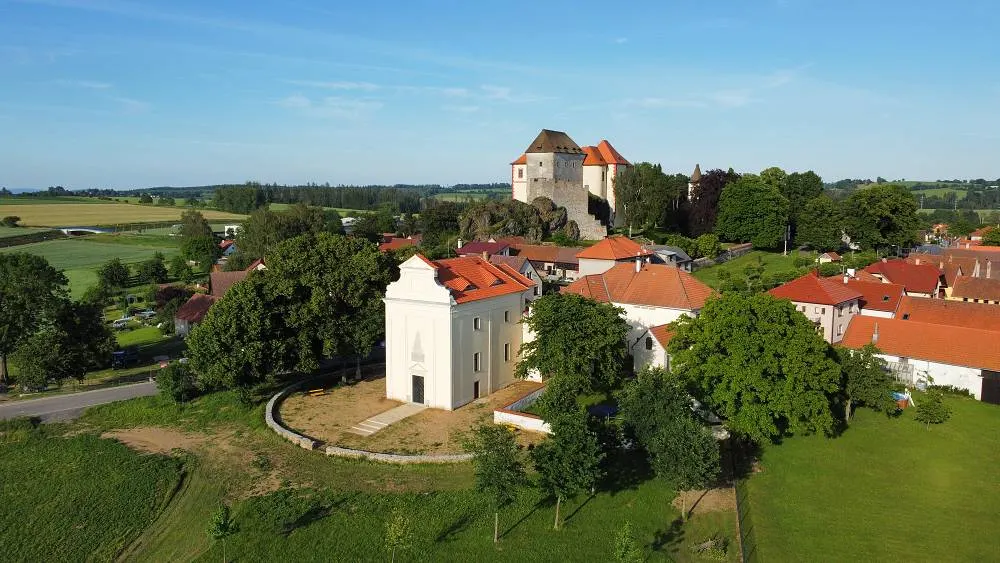 Hrad Kámen se po generální opravě otevře v srpnu, láká na středověkou studnu