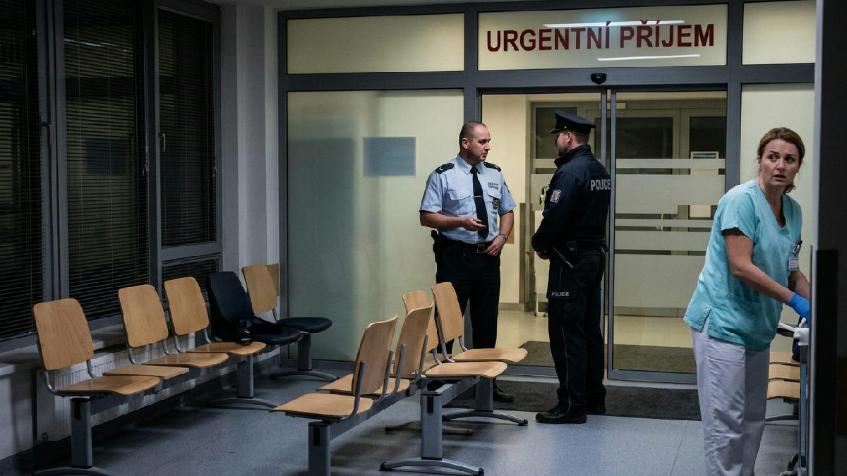 Opilec na urgentním příjmu v Novém Městě nadýchal 3,6 promile, musela ho odvézt policie
