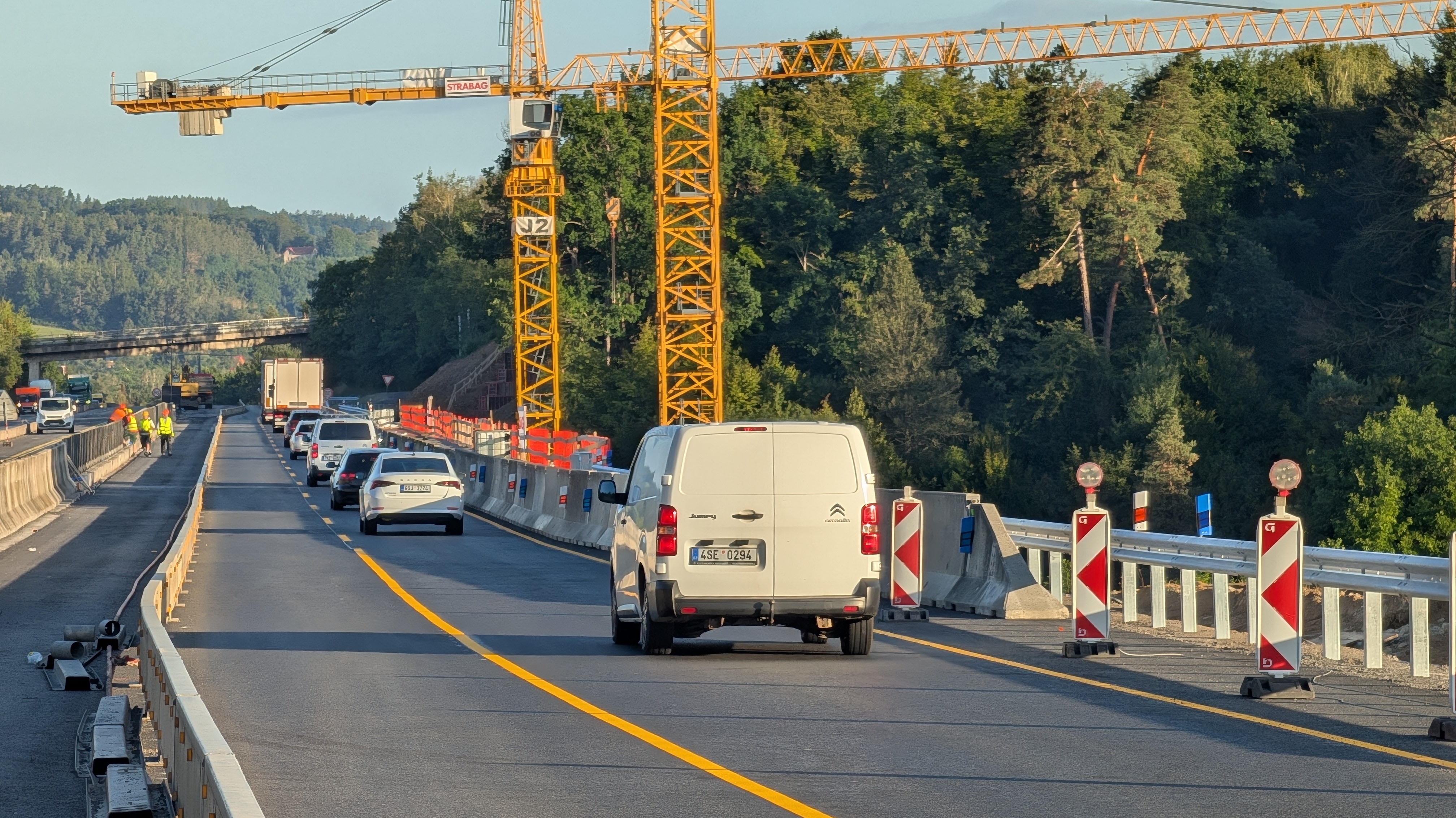 Na dálnici D1 se otevřela nová polovina mostu Šmejkalka, oprava vyjde na miliardu