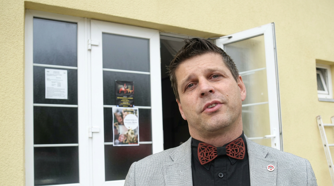 Senioři v Dolní Cerekvi zaplnili kulturní dům, k tanci jim hráli Pohlreichovi